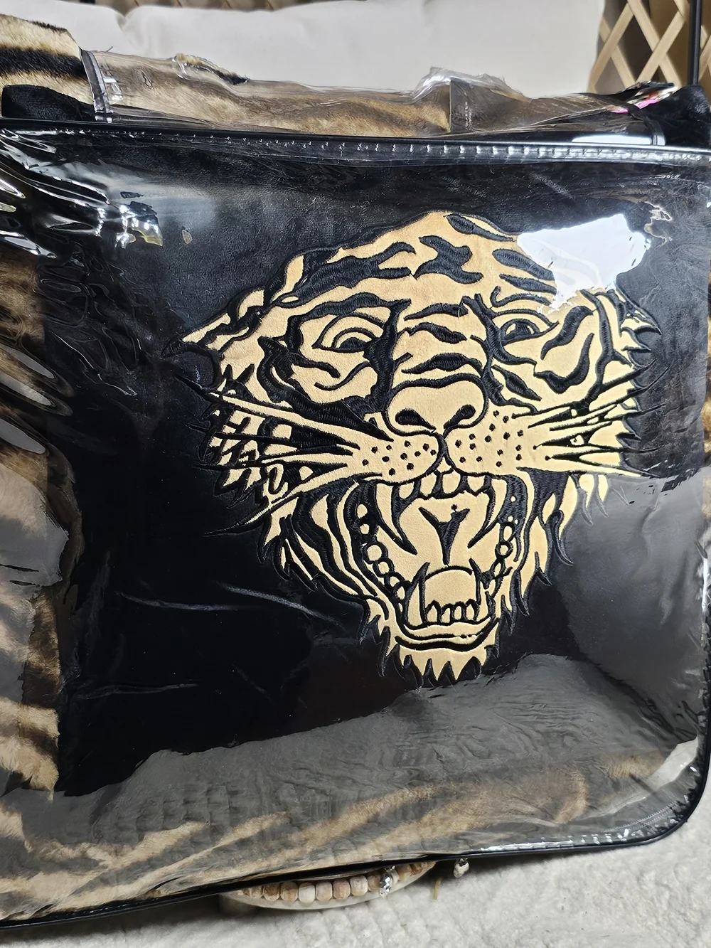 Ed Hardy 4 Piece Luxe Faux Fur Comforter Set Tiger Animal Print Viral Htf